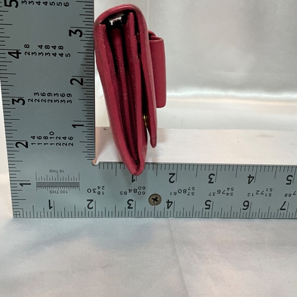 Prada pink leather wallet with Bow detail and gold hardware    52-B6c - Picture 4 of 9